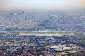 上海辦公樓臨空園區(qū)內(nèi)，為白領(lǐng)送餐的竟是6個(gè)“機(jī)器人”！